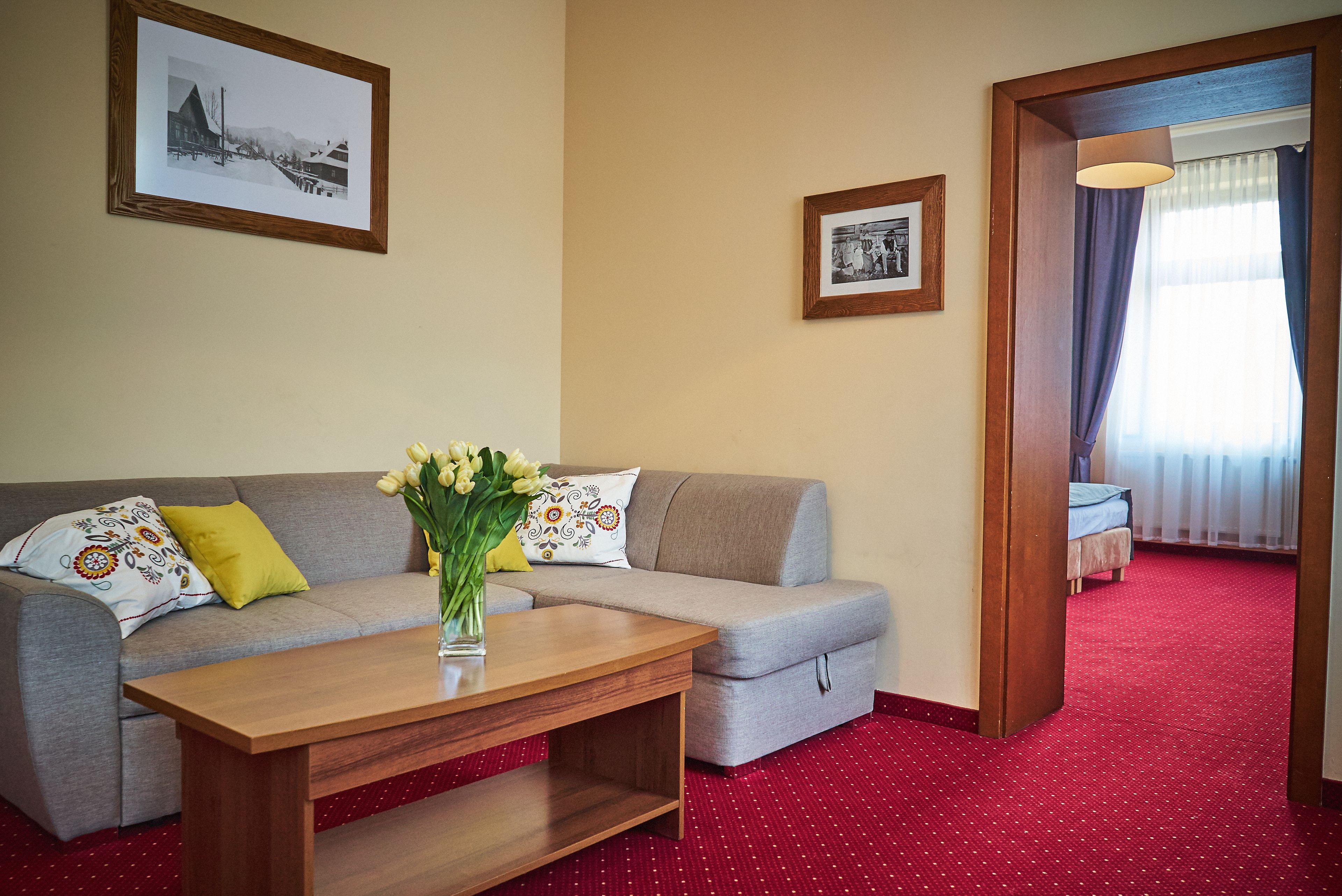 deluxe triple room, 1 bedroom (living room with sofa) | premium bedding, down duvets, in-room safe, desk