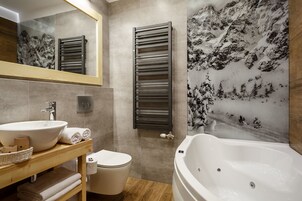 标准双人房 | 浴室 | 免费洗浴用品、吹风机、毛巾