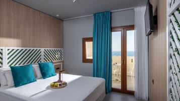 Suite | In-room safe, blackout curtains, soundproofing, iron/ironing board