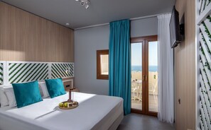 Suite | In-room safe, blackout drapes, soundproofing, iron/ironing board - Villa Elite by Checkin (Hersonissos)