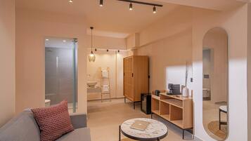 Junior Suite | In-room safe, blackout curtains, soundproofing, iron/ironing board