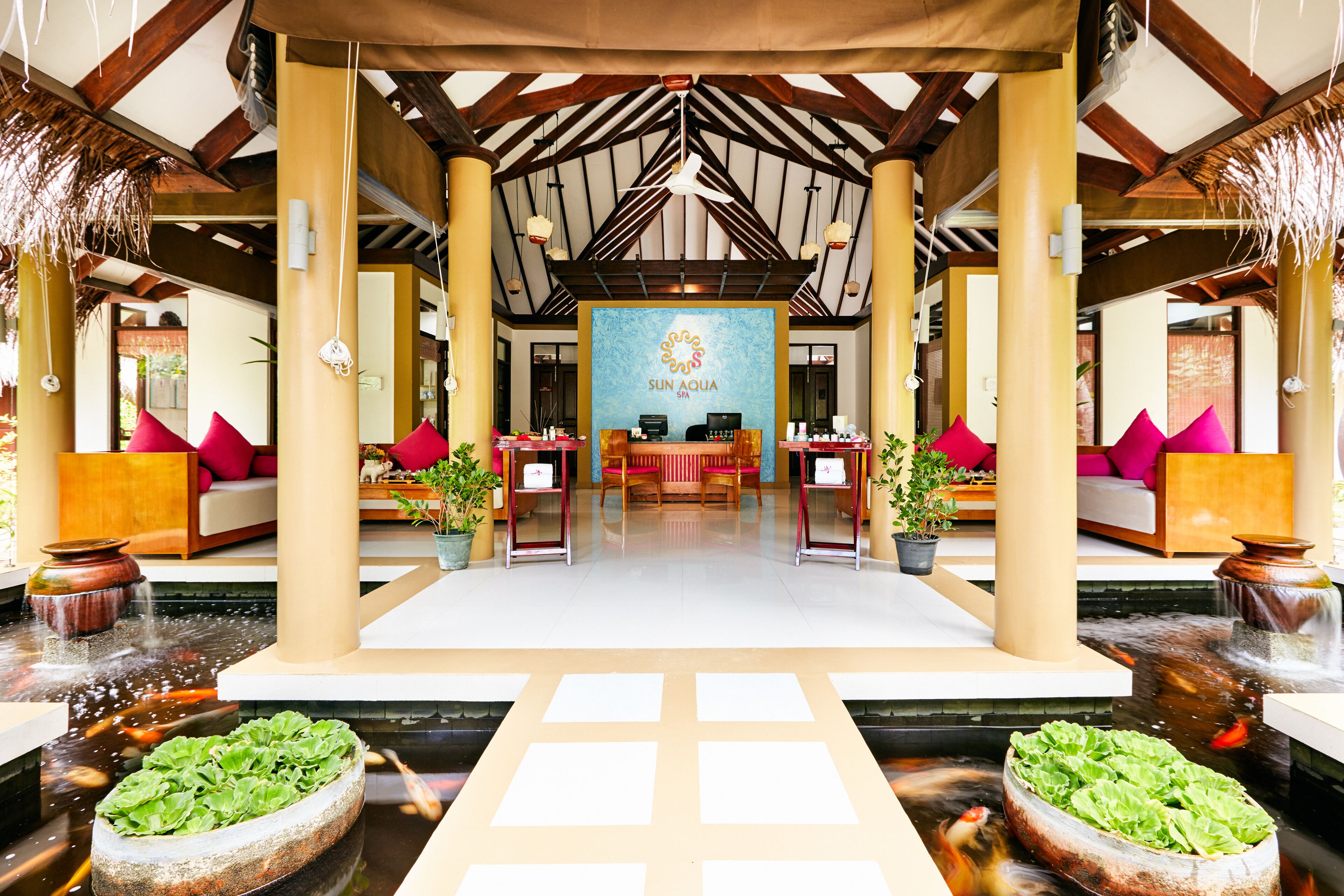 couples treatment room(s), sauna, hot tub, steam room, body treatments