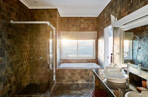 Separate bathtub and shower, free toiletries, hair dryer, bathrobes - Sun Siyam Vilu Reef – 24 Hours All-Inclusive Dine-Around with Free Transfers (Vilu Reef)