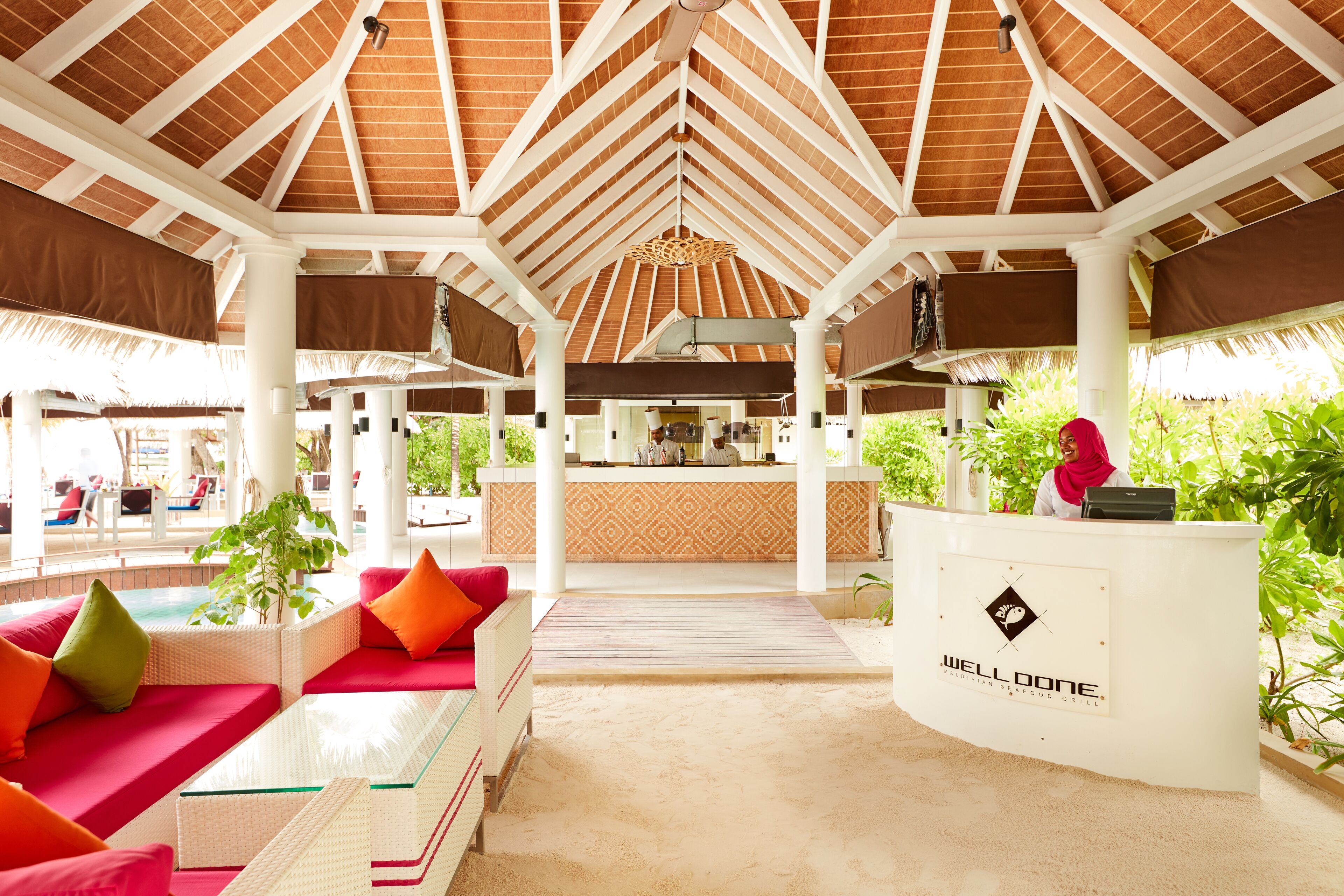 2 restaurants, breakfast, lunch, dinner served; international cuisine