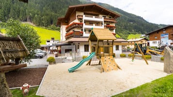 Children’s play area – outdoor