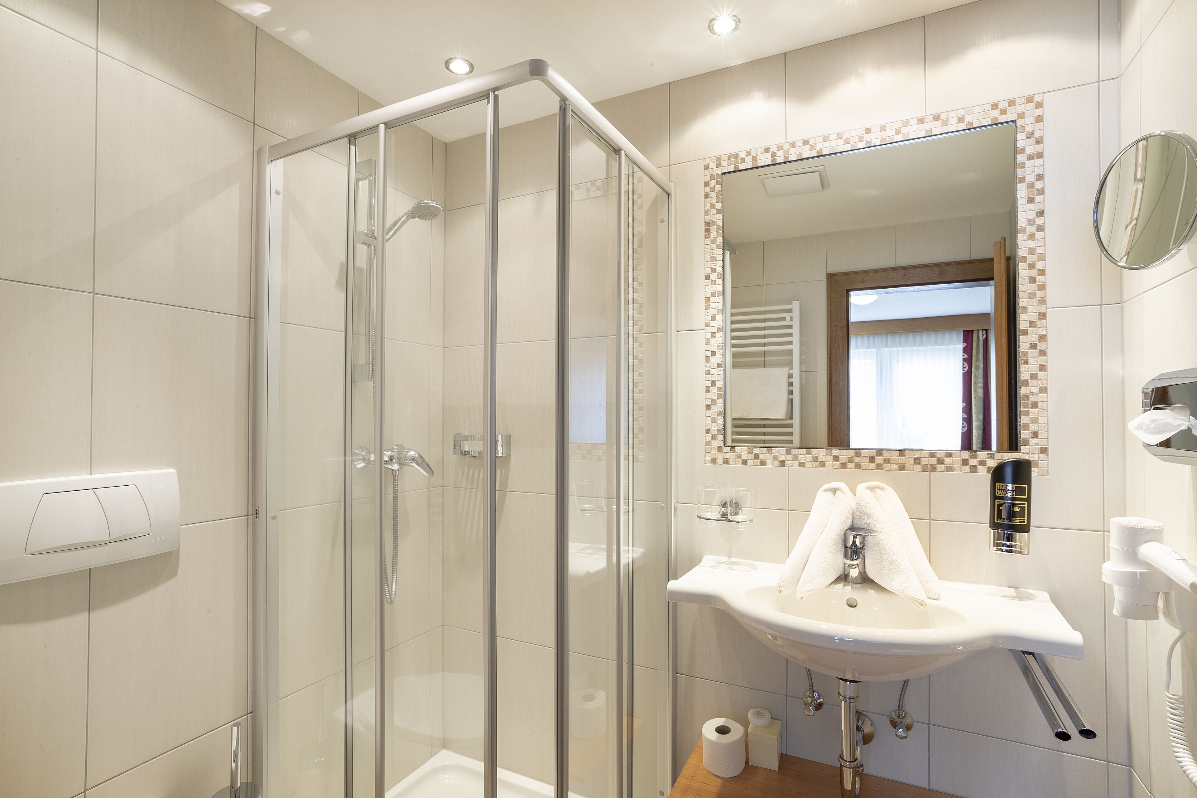 comfort double room, balcony, mountain view (landleben) | bathroom | free toiletries, hair dryer, bathrobes, slippers