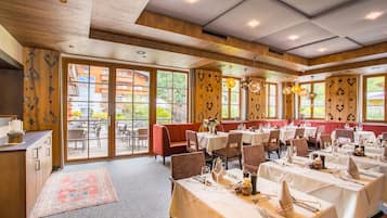 FrĂŒhstĂŒck und Abendessen, regionale KĂŒche