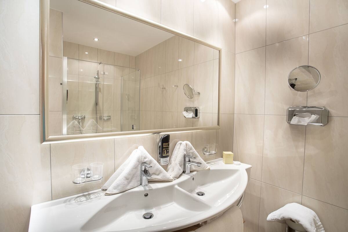 family suite, balcony, mountain view | bathroom | free toiletries, hair dryer, bathrobes, slippers