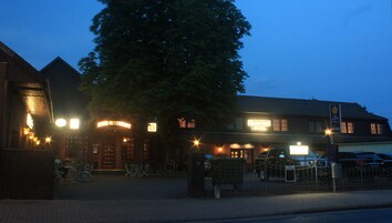 Fassade der Unterkunft – Abend/Nacht