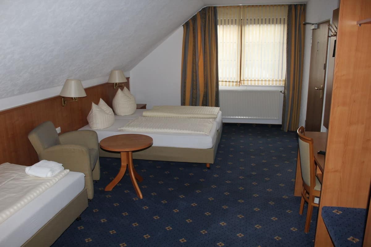 1 bedroom, premium bedding, in-room safe, desk