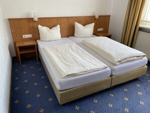 Business Double or Twin Room | 1 bedroom, premium bedding, in-room safe, desk - Kaiserhof (Lehrte)