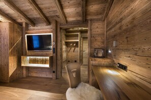 Doppelzimmer Mountain Lodge, Annex | 起居區 | 55-吋智慧型電視、數位頻道、電視、地暖系統