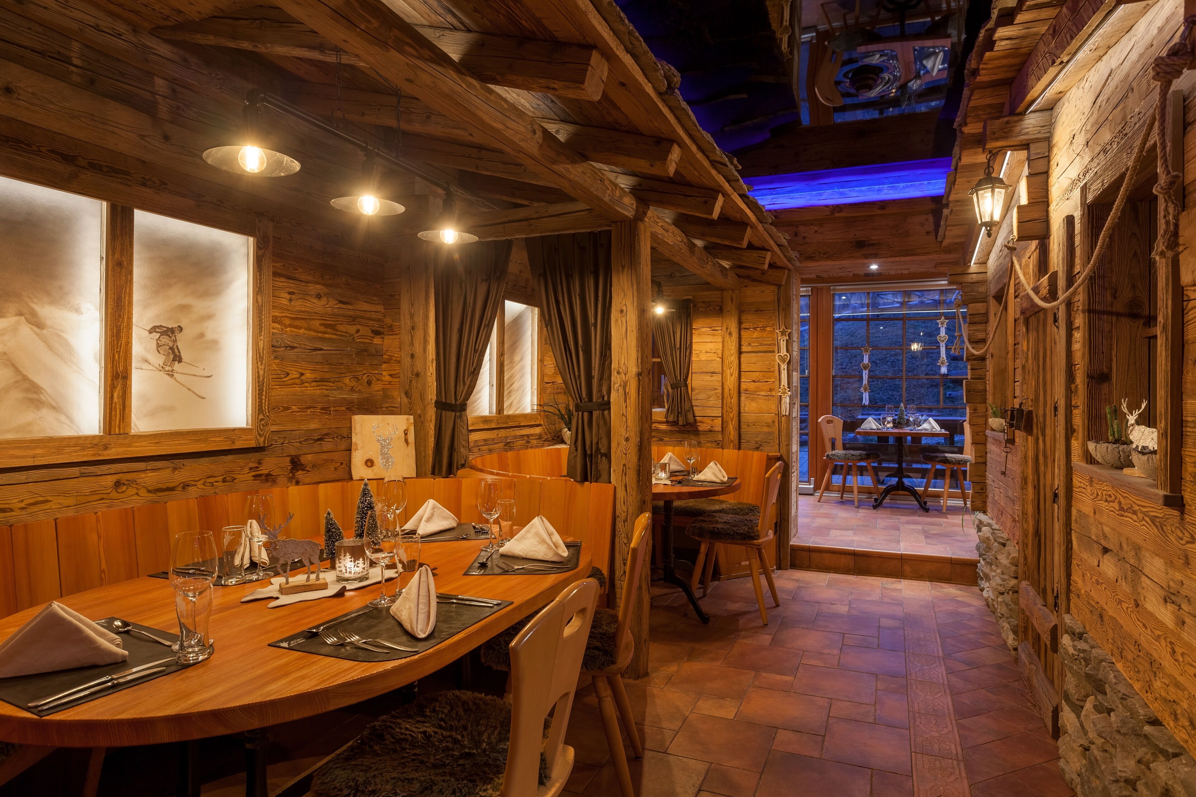 lunch and dinner served, al fresco dining