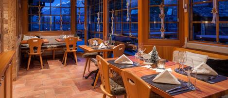 Lunch and dinner served, al fresco dining