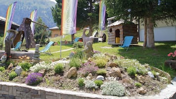 Children’s play area – outdoor