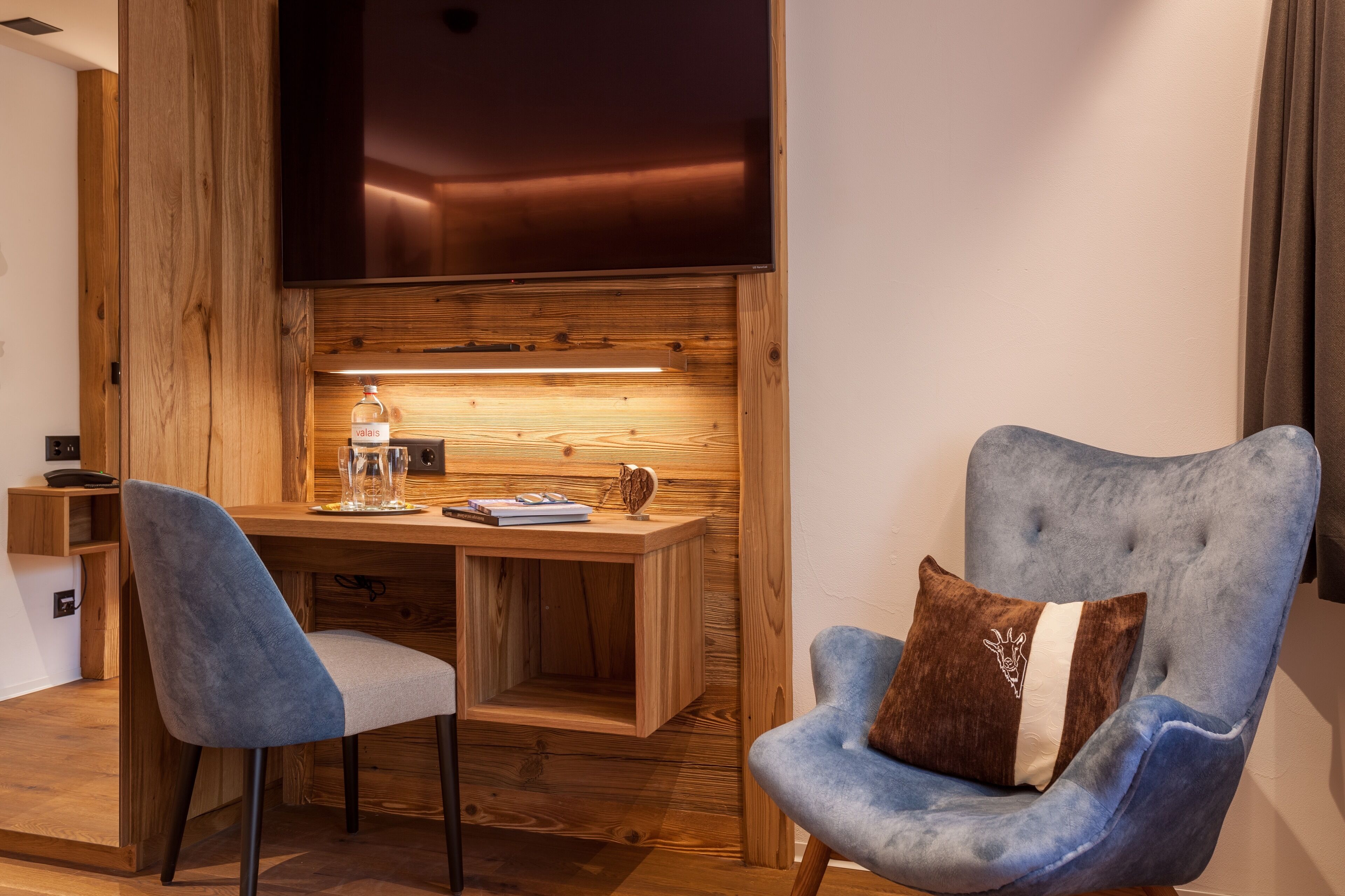 55-inch smart tv with digital channels, tv, heated floors