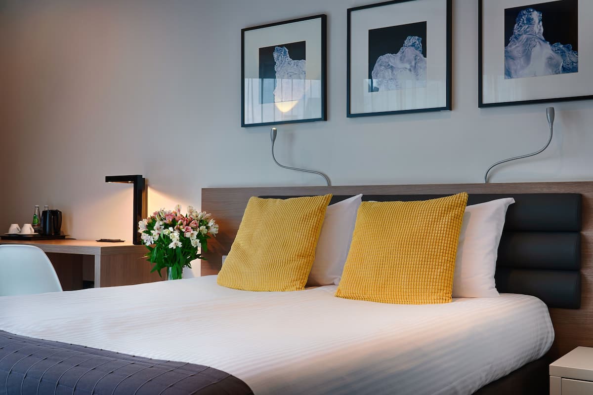 Premium bedding, in-room safe, desk, laptop workspace