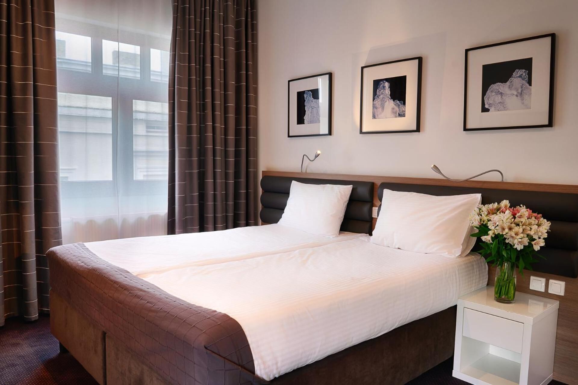 premium bedding, in-room safe, desk, laptop workspace