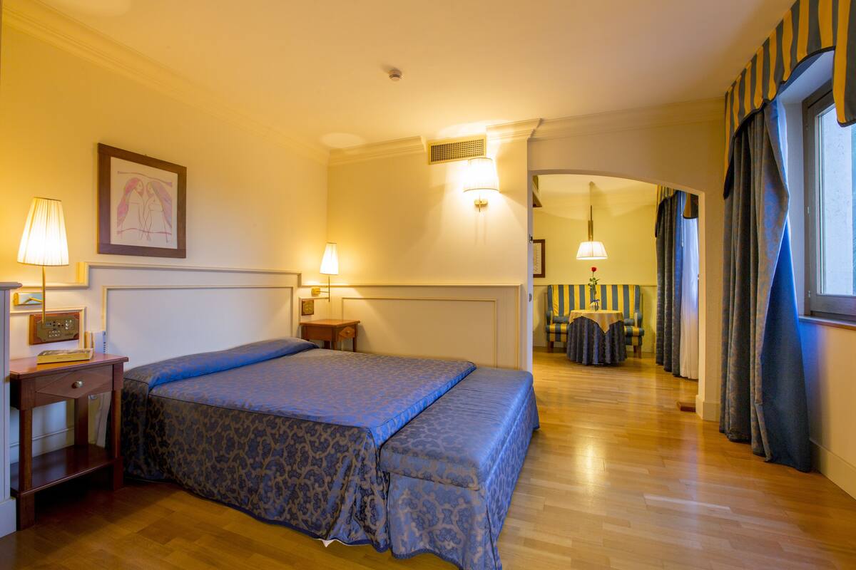Junior Suite | Living room | Flat-screen TV