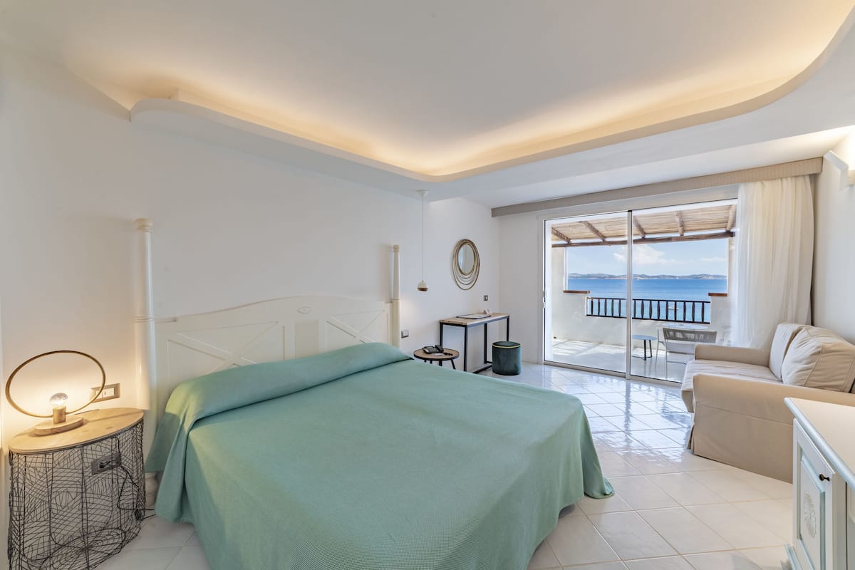 Habitación superior | Minibar, caja de seguridad en la habitación, wifi gratis y ropa de cama