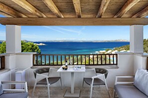 Luxury-Suite, Meerblick | Terrasse/Patio