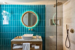 Comfort Double Room | Bilik Mandi | Pancuran mandi, kelengkapan dandanan diri percuma, pengering rambut 
