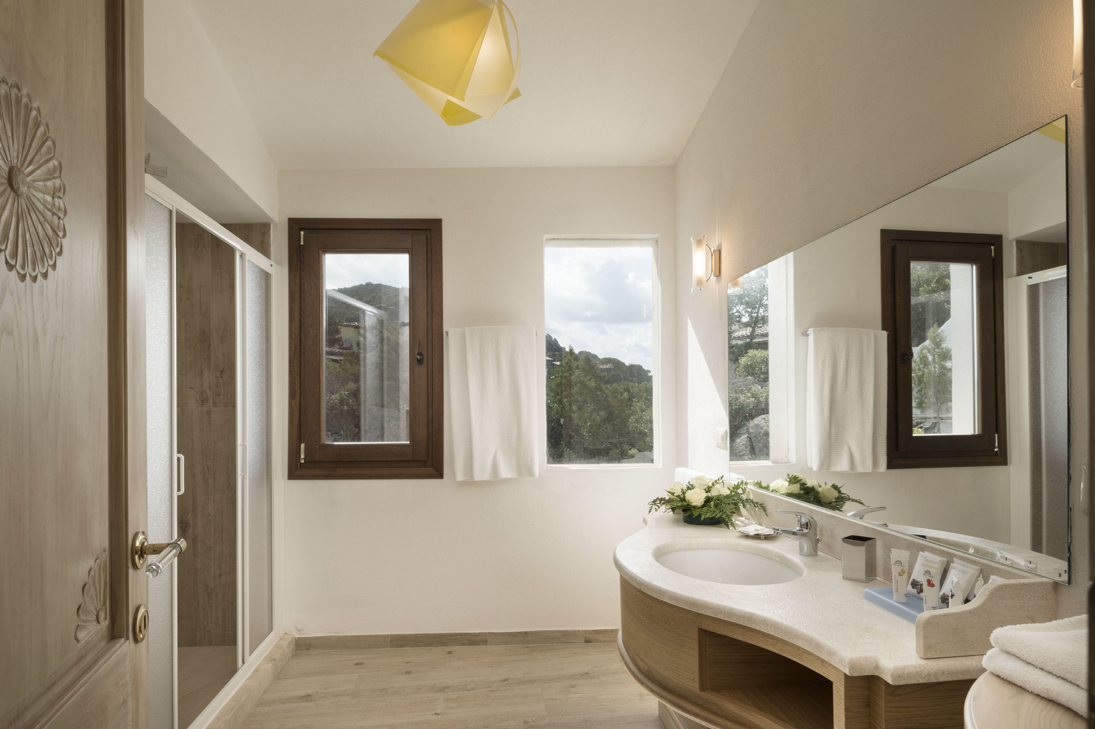 luxury room, 1 bedroom, ocean view | 1 bedroom, minibar, in-room safe, free wifi