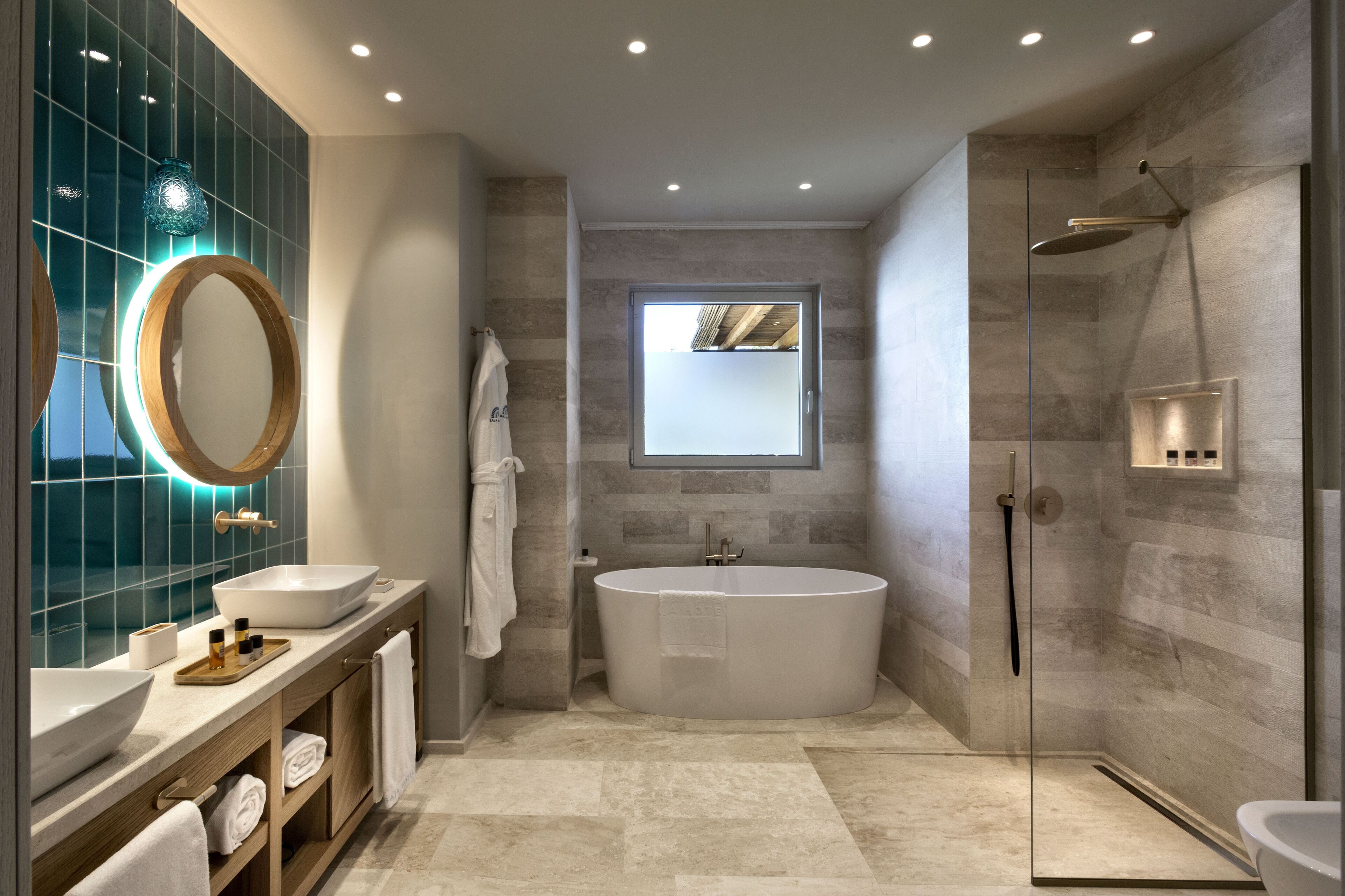 Suite Luxury, vista mare | Bagno | Doccia, set di cortesia gratuito, asciugacapelli, bidet