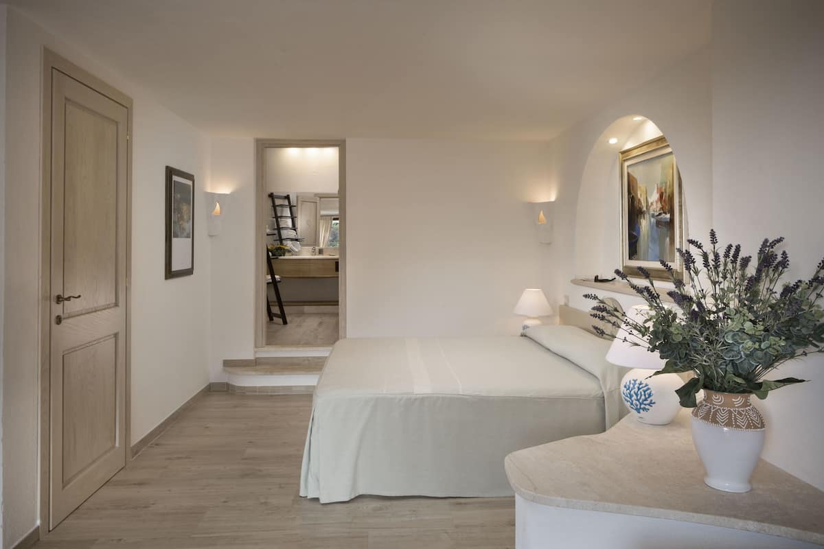 luxury room, 1 bedroom, ocean view | 1 bedroom, minibar, in-room safe, free wifi