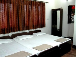 Memory foam beds, individually decorated, individually furnished - Hotel Ajay International (Agra)