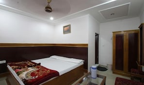 Memory foam beds, individually decorated, individually furnished - Hotel Ajay International (Agra)