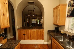 Deluxe Condo, 2 Bedrooms, Non Smoking, Kitchen | Private kitchen