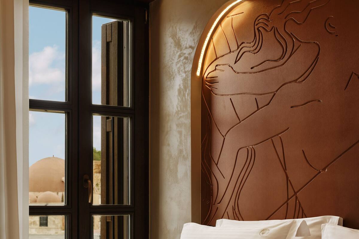 Caja de seguridad en la habitación y escritorio