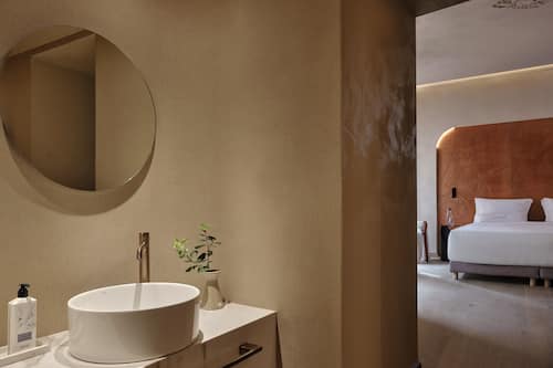 Junior Suite, City View | Bathroom