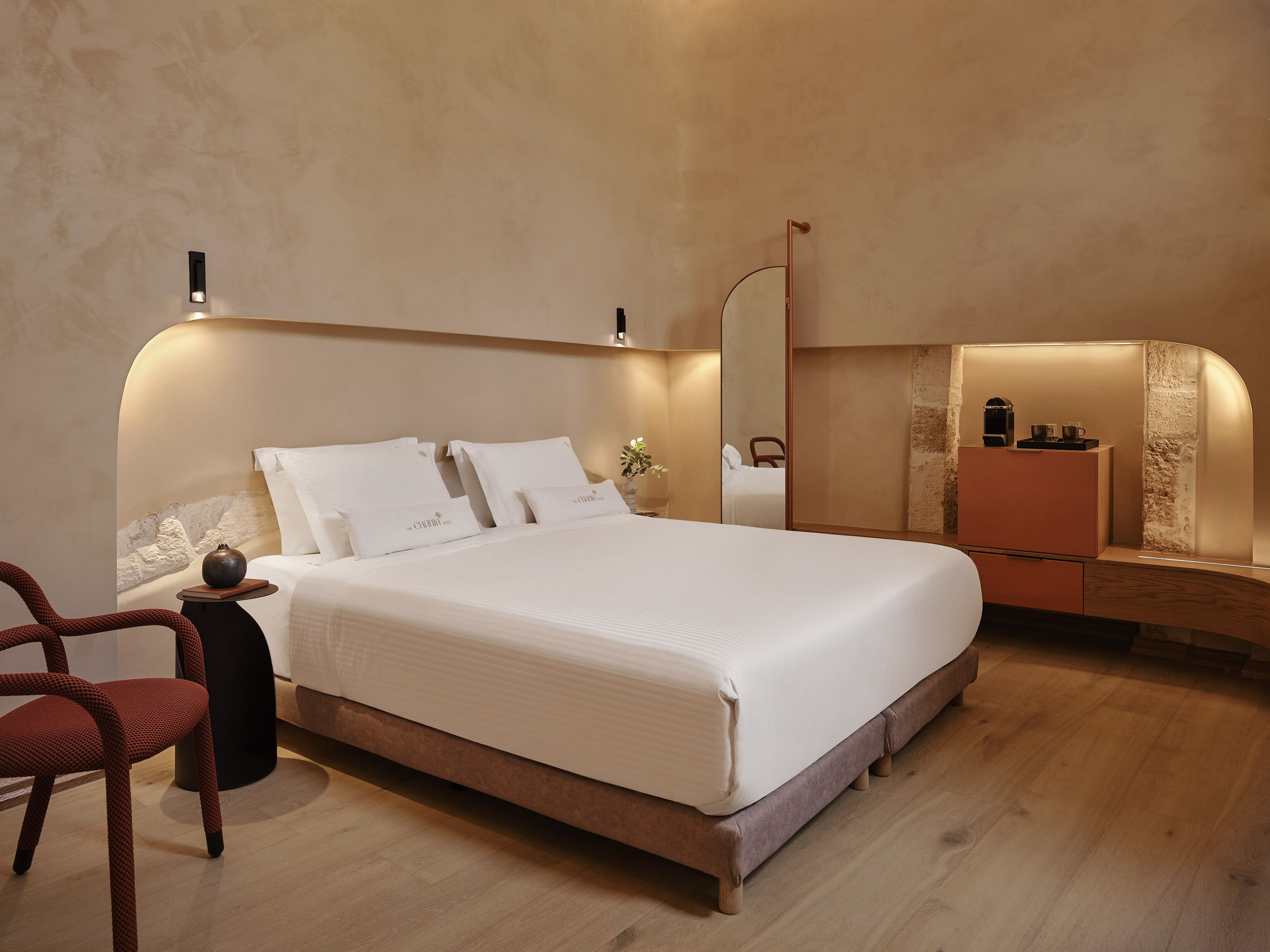 Caja de seguridad en la habitación y escritorio 