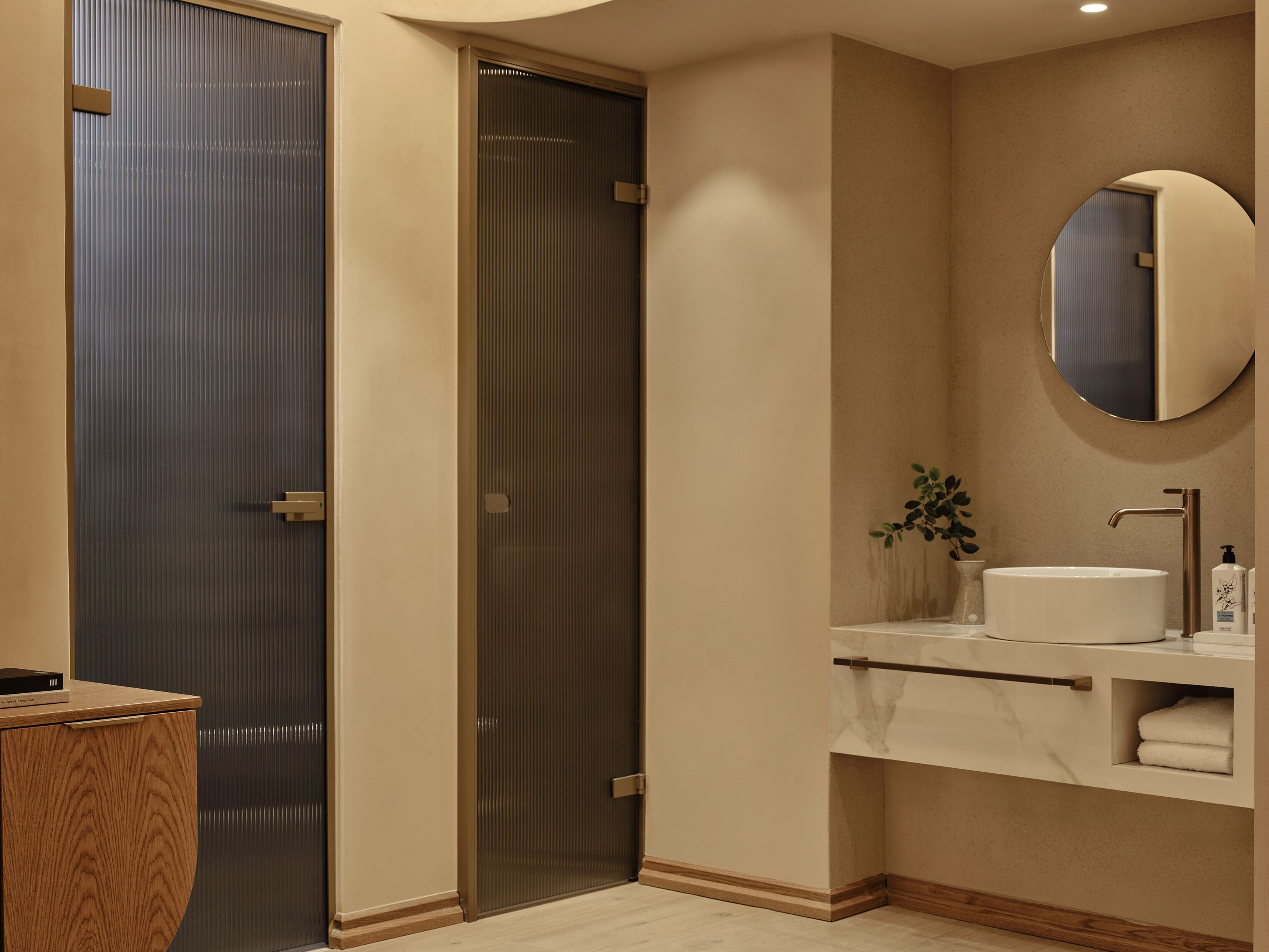 Deluxe-Doppelzimmer, Stadtblick | Badezimmer | Dusche, Regendusche, kostenlose Toilettenartikel, Haartrockner