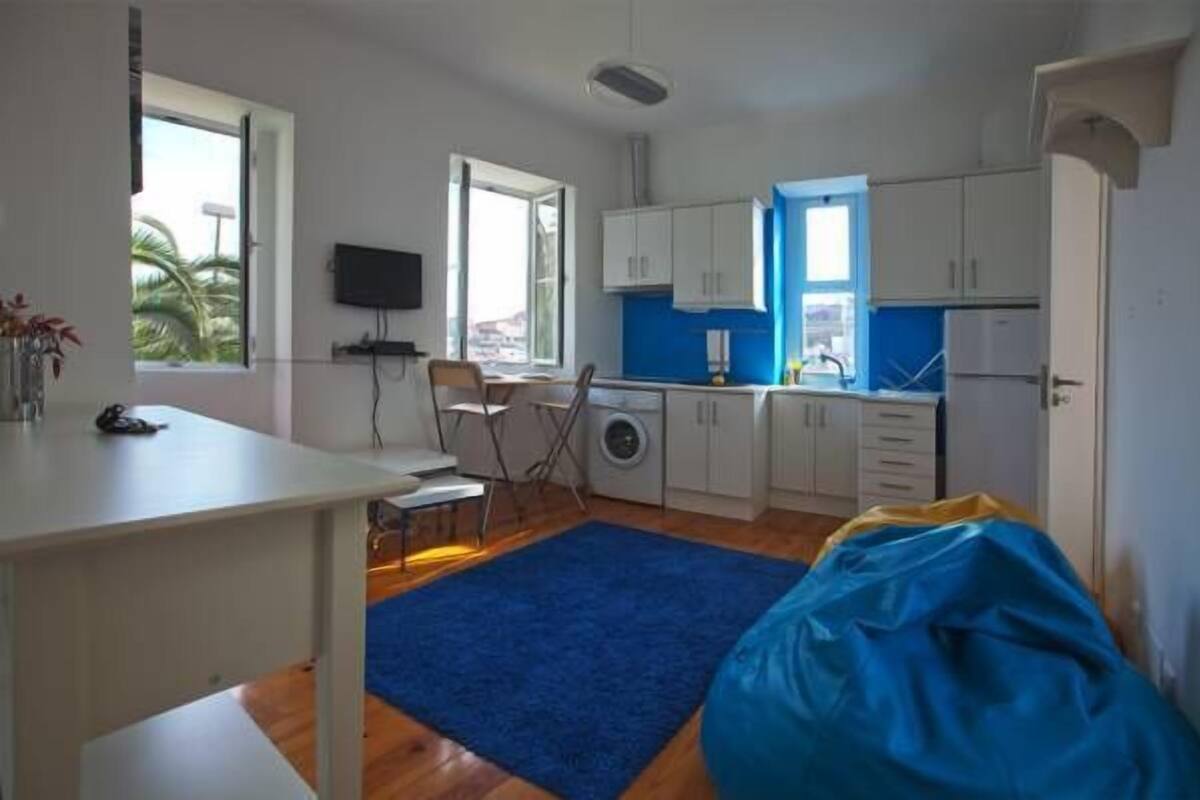 Apartamento, 1 habitación, cocina básica, vistas a la ciudad | Tabla de planchar con plancha, camas supletorias, wifi gratis