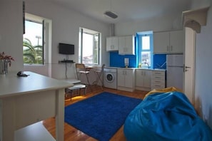 Appartement, 1 chambre, coin cuisine, vue ville | Fer et planche à repasser, lits pliants/supplémentaires, Wi-Fi gratuit