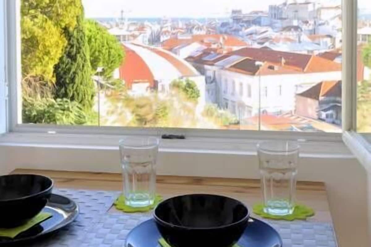 Appartement, kitchenette, uitzicht op rivier | Een strijkplank/strijkijzer, extra bedden, gratis wifi