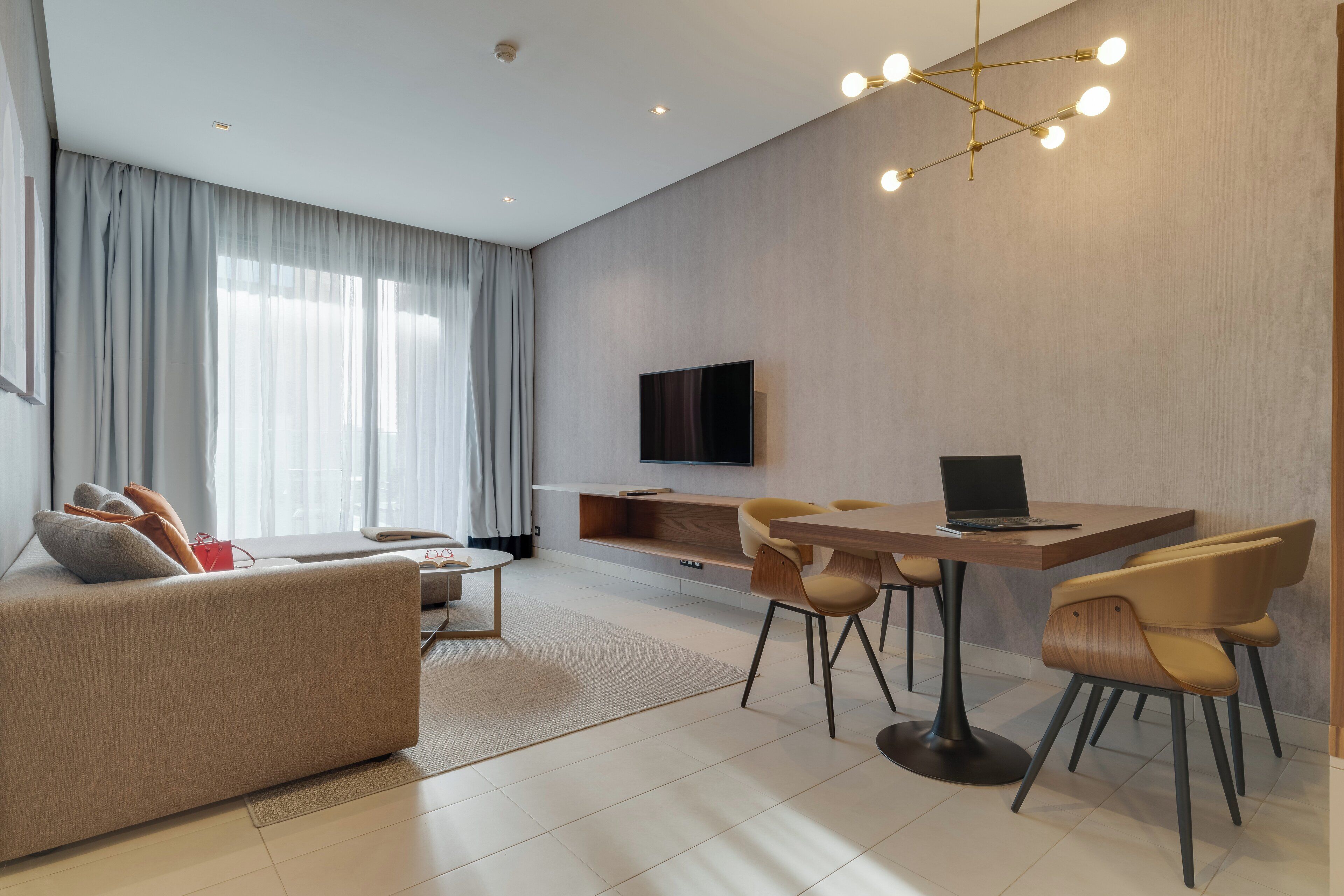 Suite | Zimmersafe, individuell dekoriert, individuell eingerichtet