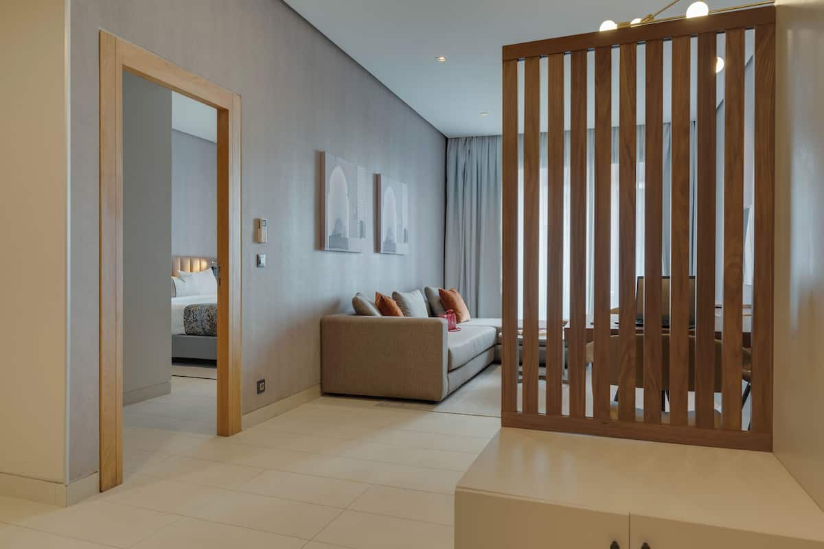 Suite | Safe på rommet, individuelt dekorert, individuelt innredet og skrivebord