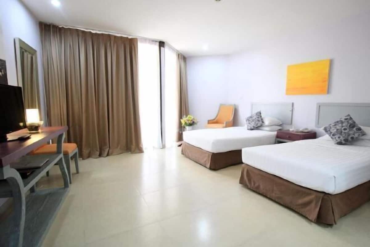 Desk, iron/ironing board, rollaway beds, free WiFi