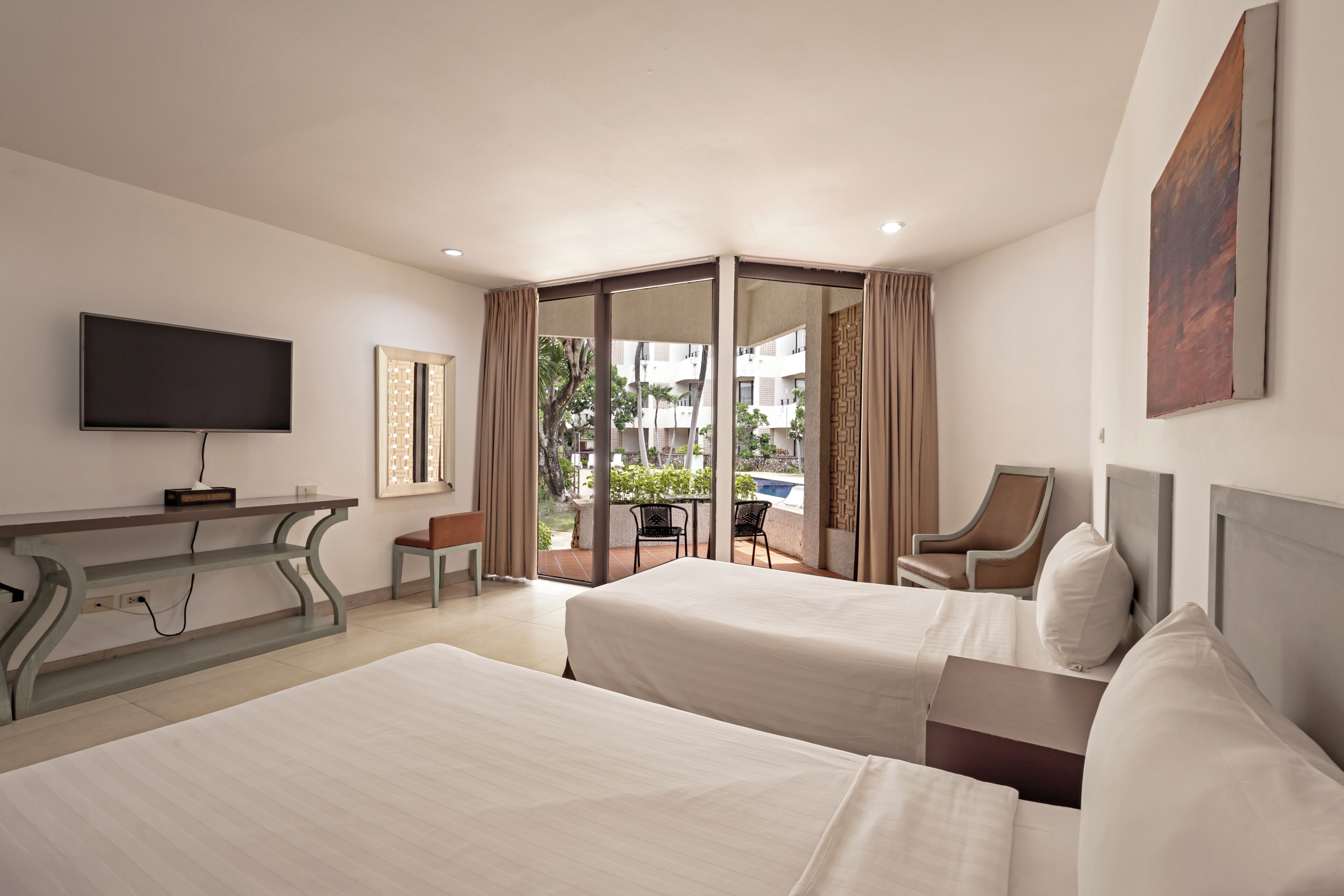 Premier Garden Access Twin | Desk, iron/ironing board, rollaway beds, free WiFi