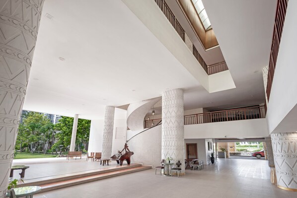 Coin salon dans le hall