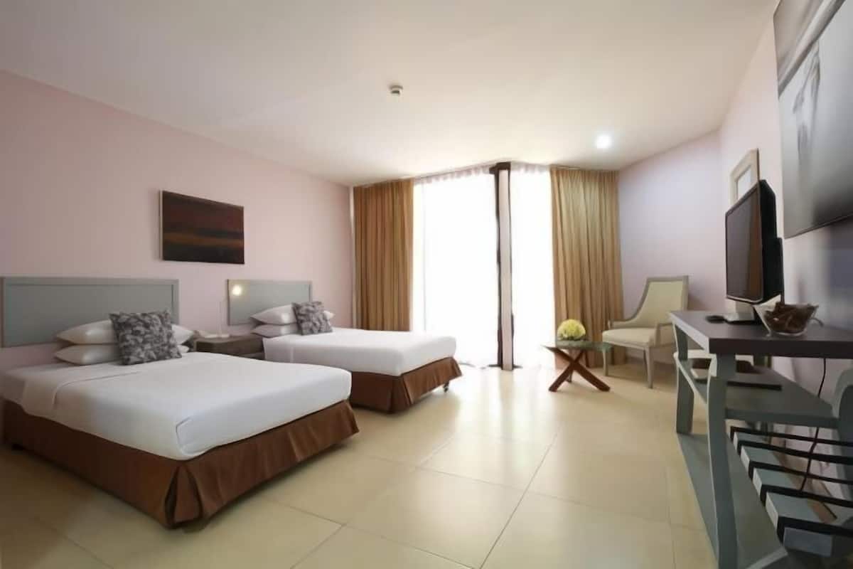 Desk, iron/ironing board, rollaway beds, free WiFi