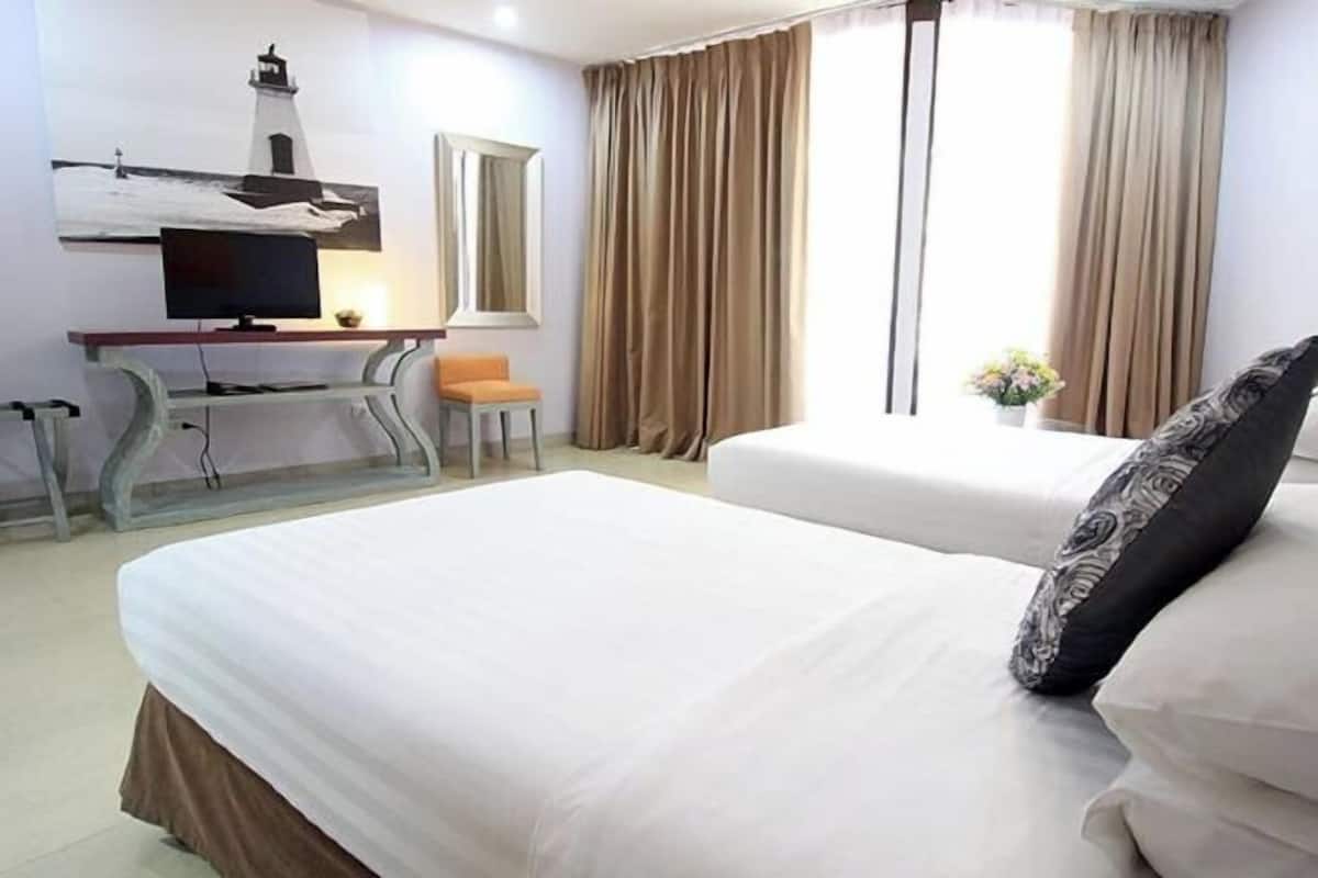 Desk, iron/ironing board, rollaway beds, free WiFi