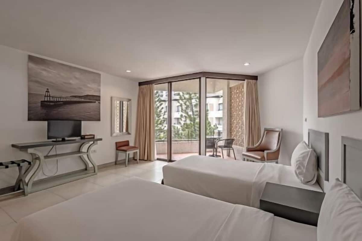 Desk, iron/ironing board, rollaway beds, free WiFi