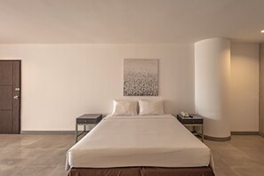 Junior Suite King | โต๊ะทำงาน, เตารีด/โต๊ะรีดผ้า, เตียงเสริม/เปล, Wi-Fi ฟรี