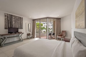 Premier King | 1 bedroom, premium bedding, minibar, in-room safe