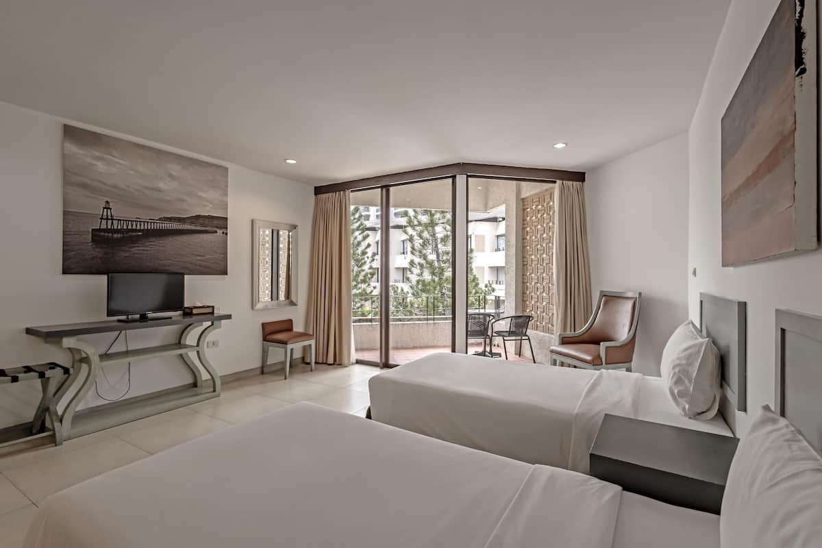 1 bedroom, premium bedding, minibar, in-room safe